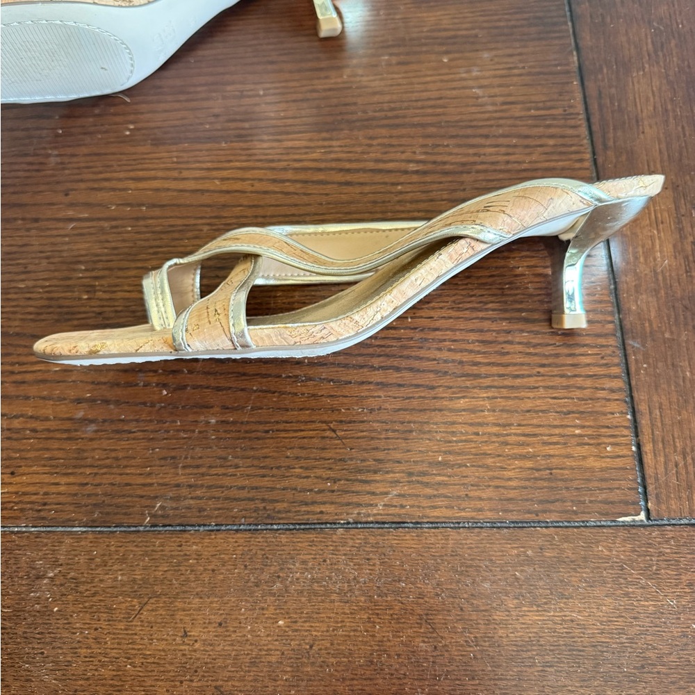 Donald Pliner Cassia cork Gold kitten heel Sandals 10 - Picture 4 of 8